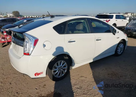 2015 Toyota Prius Plug-In z USA, uszkodzony, nr VIN JTDKN3DP8F3073028